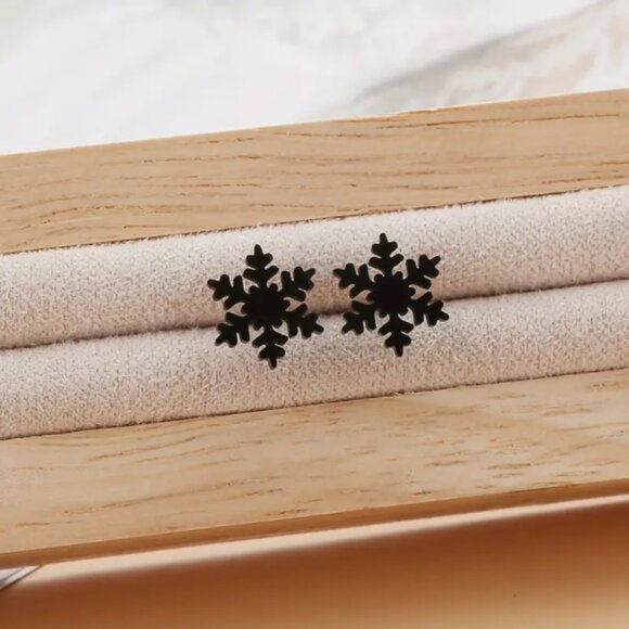 🍏50% OFF/3+...Snowflake Stud Earrings (Black color) - Picture 3 of 6